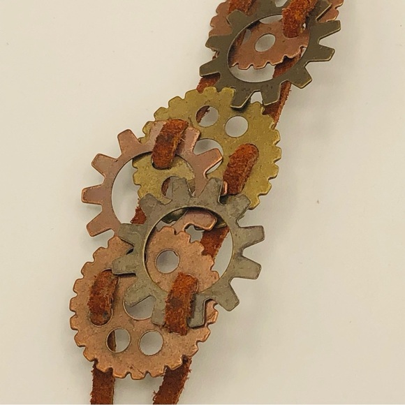 Steampunk gears and suede bracelet - Picture 7 of 10